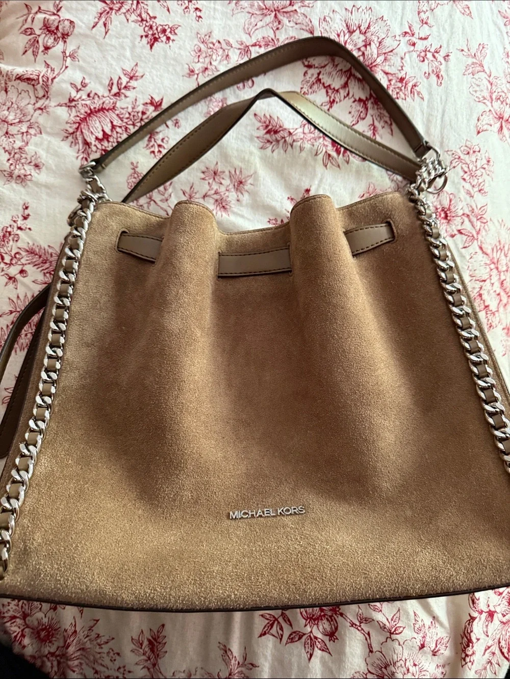 Michael kors suede med size bag. - Picture 2 of 6
